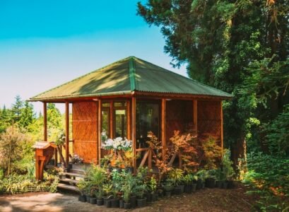 DIY-Garden-Shed-Ideas-Plans-and-Tips-for-the-Perfect-Garden-Structure