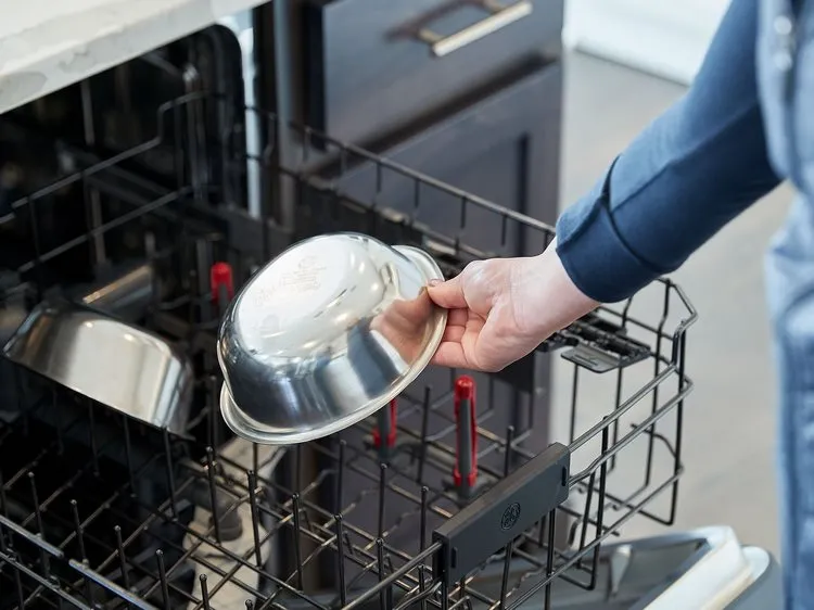 Is it safe to wash dog bowls in a dishwasher