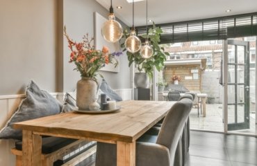 Design-Trends-4-Pro-Tips-for-Decorating-Your-Dining-Room