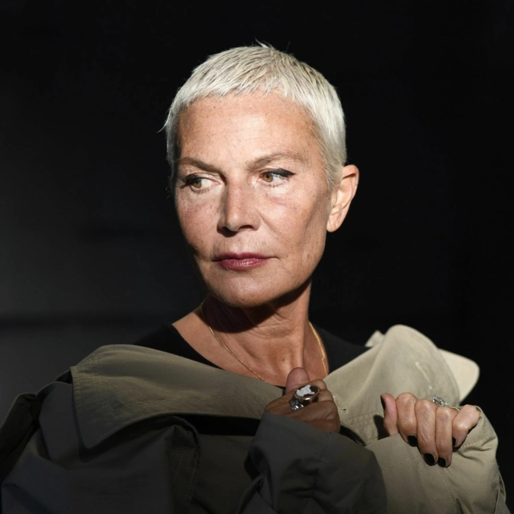 Buzz cut for women over 50: The short hairstyle is so attractive and easy  to care for!