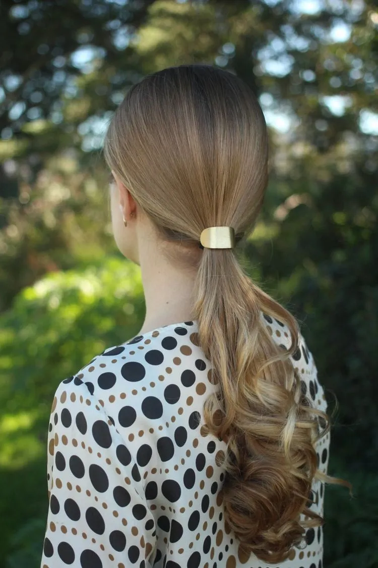 Low ponytail with accessories simple summer hairstyles