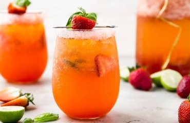 summer-drinks-cocktails-with-strawberries