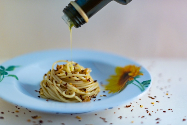 Add olive oil according to the classic spaghetti aglio e olio recipe