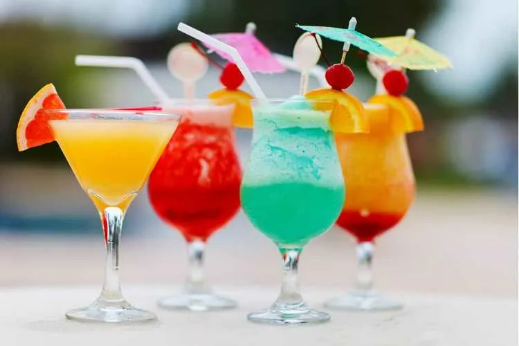 Learn how to prepare summer cocktails