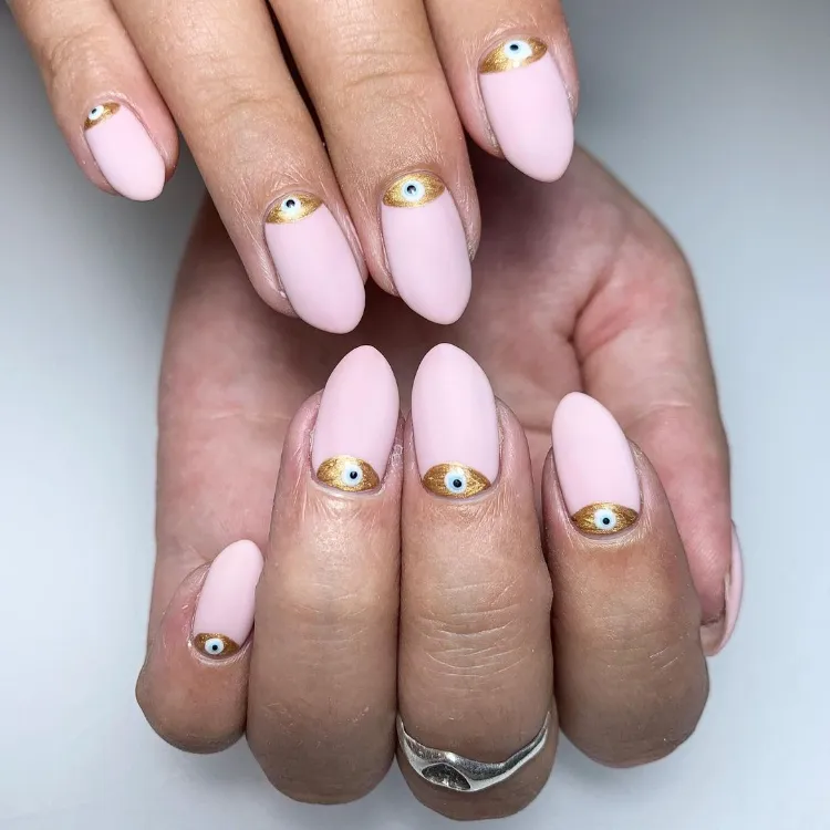 summer 2022 trends Manicure for short nails