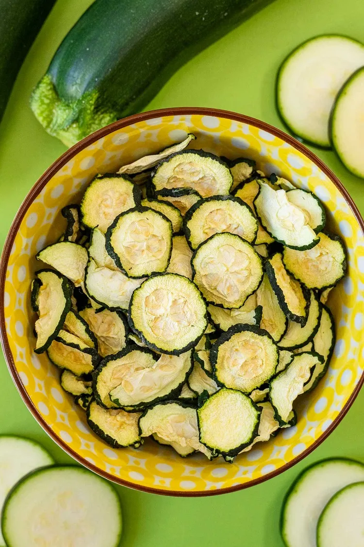 how to dry zucchini in the dehydrator to preserve them for the winter