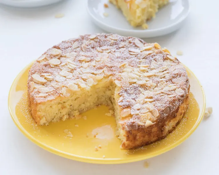limoncello cake with almonds and ricotta