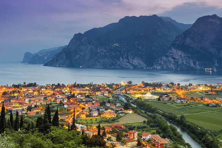 mountain villages and small towns line the shores of Lake Garda