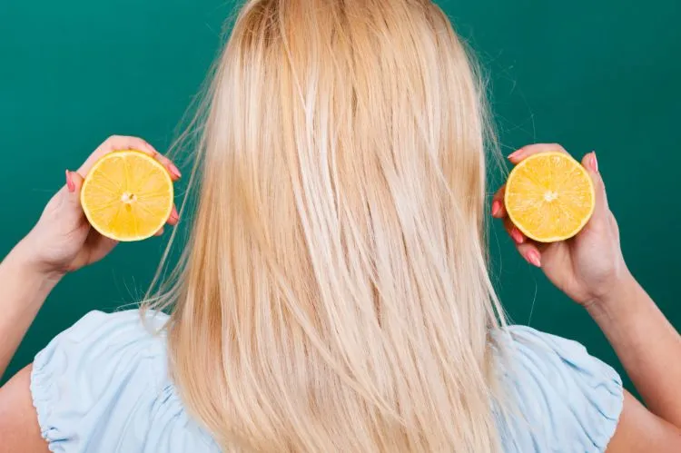 natural methods to lighten your hair in the sun with lemon
