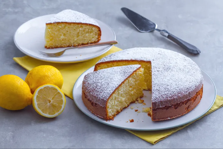 quick cake with lemon liqueur