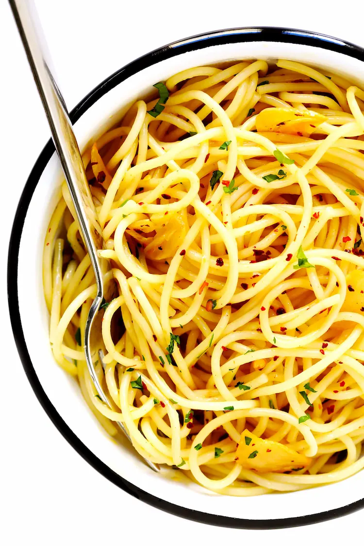 spaghetti aglio e olio with spicy chili flakes and parsley