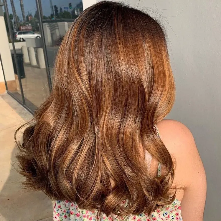 Would you like to try honey highlights? These color inspirations in 2022  suit every skin tone