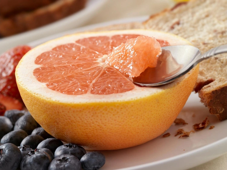 Grapefruit helps you feel full with fewer calories