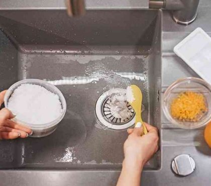 How-to-clean-smelly-drains-with-home-remedies