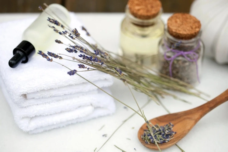 How to use lavender oil in household