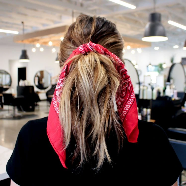 Ponytail with bandana ideas for summer 2022