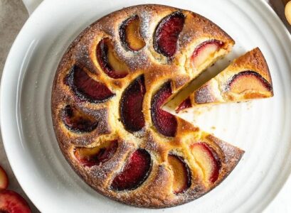 Quick-plum-cake-for-your-late-summer-menu-delicious-recipes-for-simple-fruity-desserts