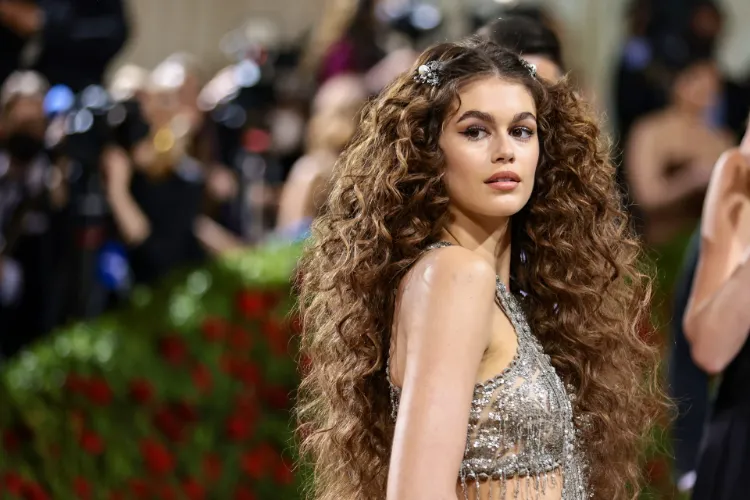 Summer 2022 hair trends Botticelli Waves curly hairstyles