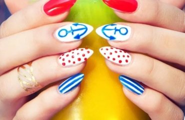 Summer-manicure-designs-what-are-nautical-nails-2022-trends