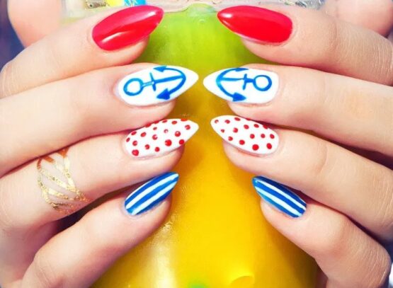 Summer-manicure-designs-what-are-nautical-nails-2022-trends