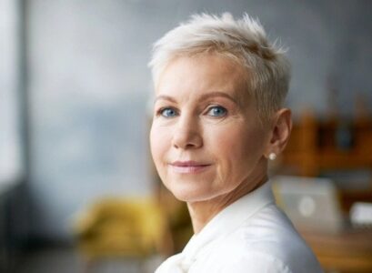 Trendy-hairstyles-for-women-over-50-short-haircuts-that-make-you-younger