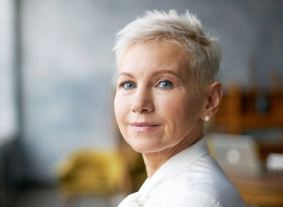 Trendy-hairstyles-for-women-over-50-short-haircuts-that-make-you-younger
