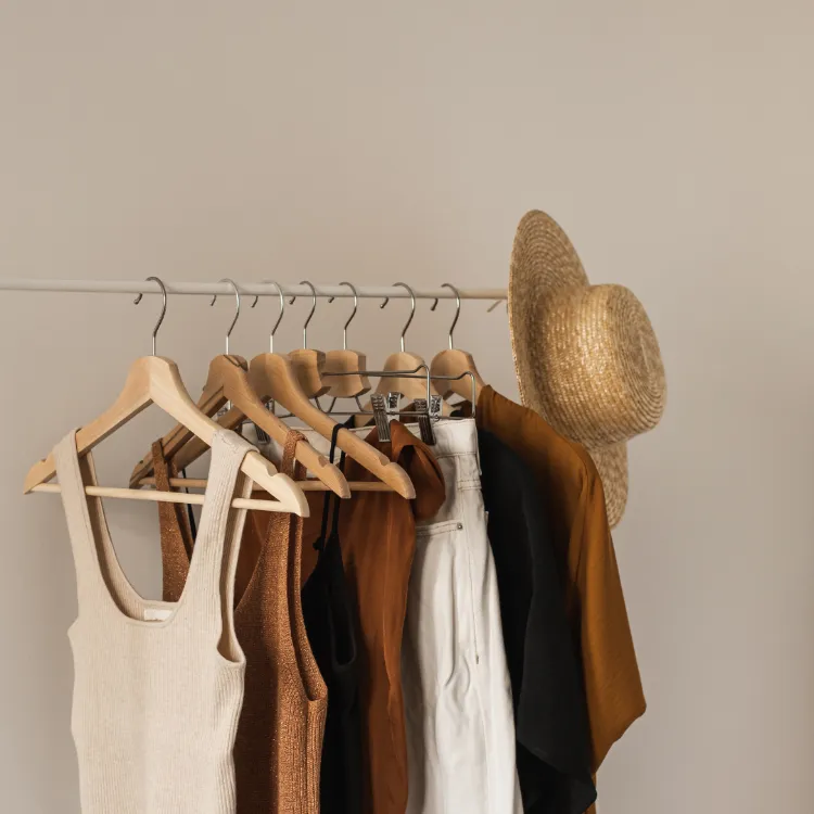 Wardrobe minimalist design 80 20 styling rule fashion trend 2022