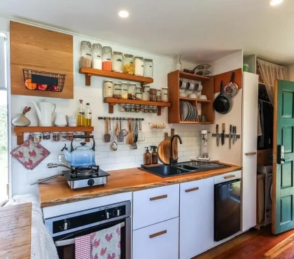 eclectic-kitchen-white-and-wood-design