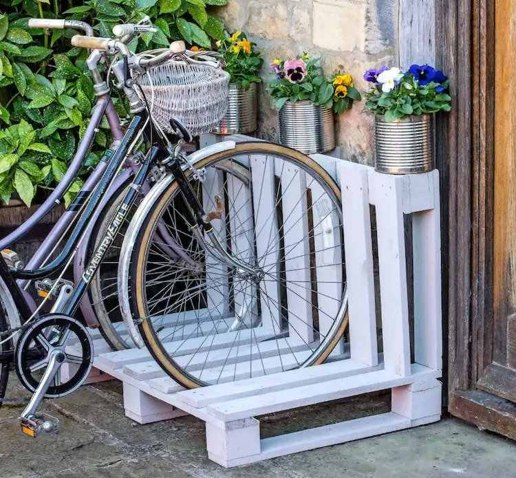 eco friendly bicycle storage from pallets for the garden area