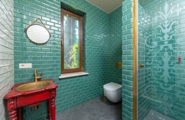 green-tile-color-modern-bathroom