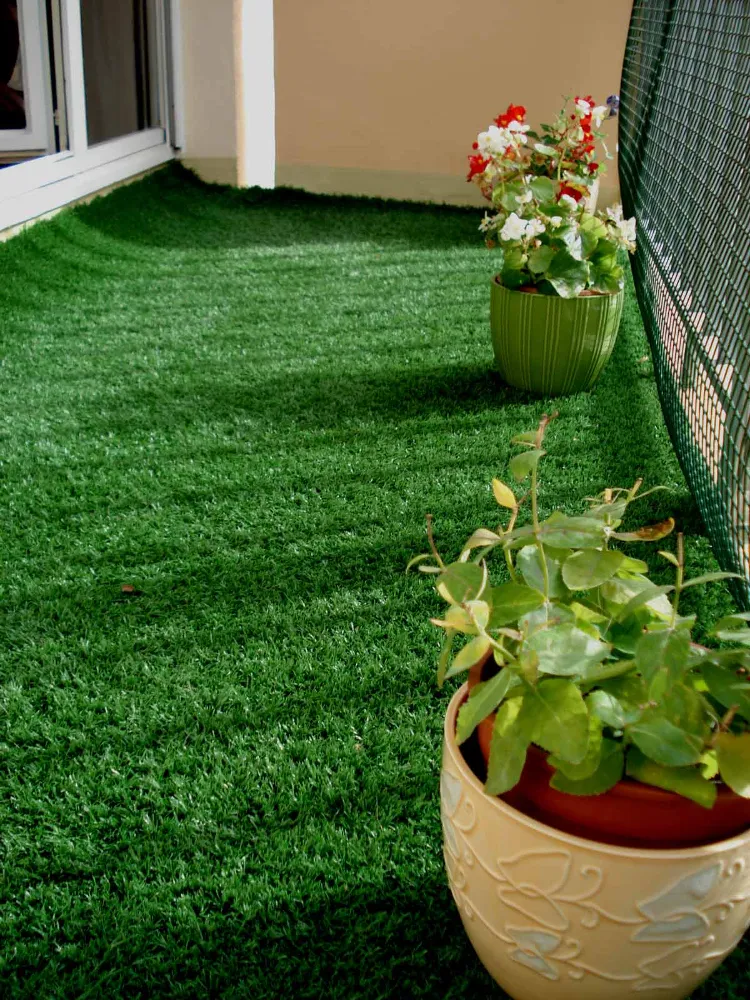 how to lay artificial grass for balcony 2022