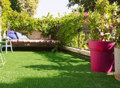 how-to-maintain-an-artificial-grass-on-the-balcony