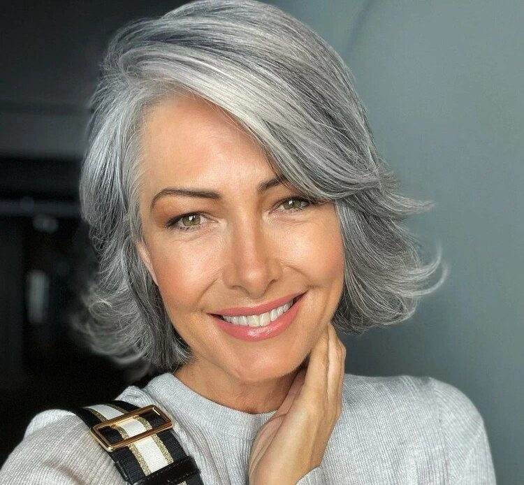 layered-medium-length-hairstyles-and-short-hair-that-makes-you-look-younger