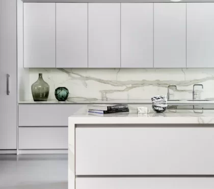minimalist-design-with-marble-accents-in-a-white-kitchen