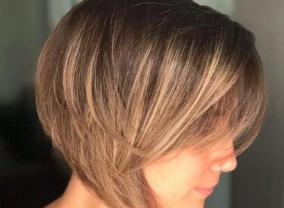 trendy-hairstyle-fall-2022-for-young-and-older-women-feathered-bob