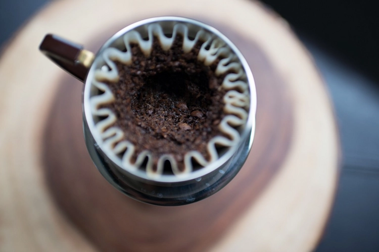 uses and benefits of coffee grounds in the household