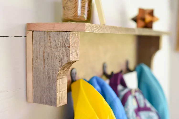 DIY wall coat rack wooden pallets