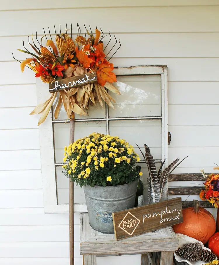Decoration crafts for outdoors with rustic charm and fall colors