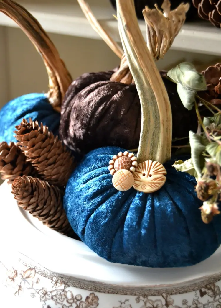Decorative bowl with blue velvet pumpkin and cones