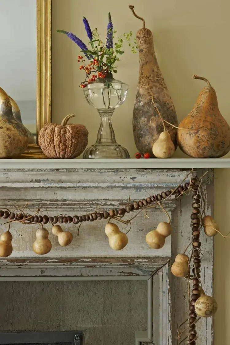Garland as living room fall decoration mantelpiece or window