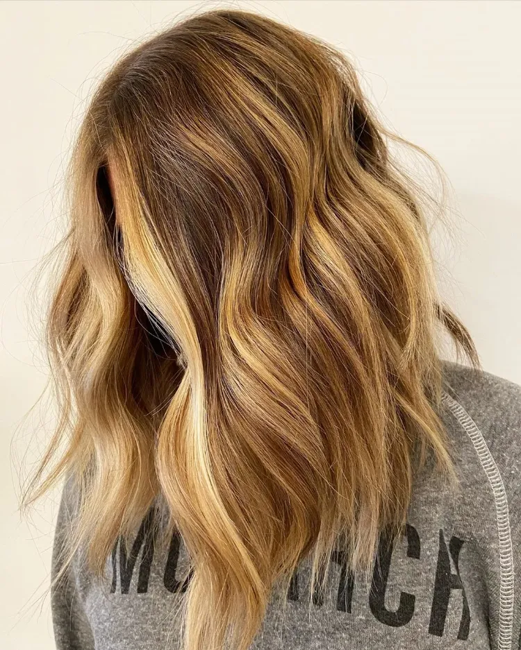 Hair color trends 2022 caramel blonde hair color fall