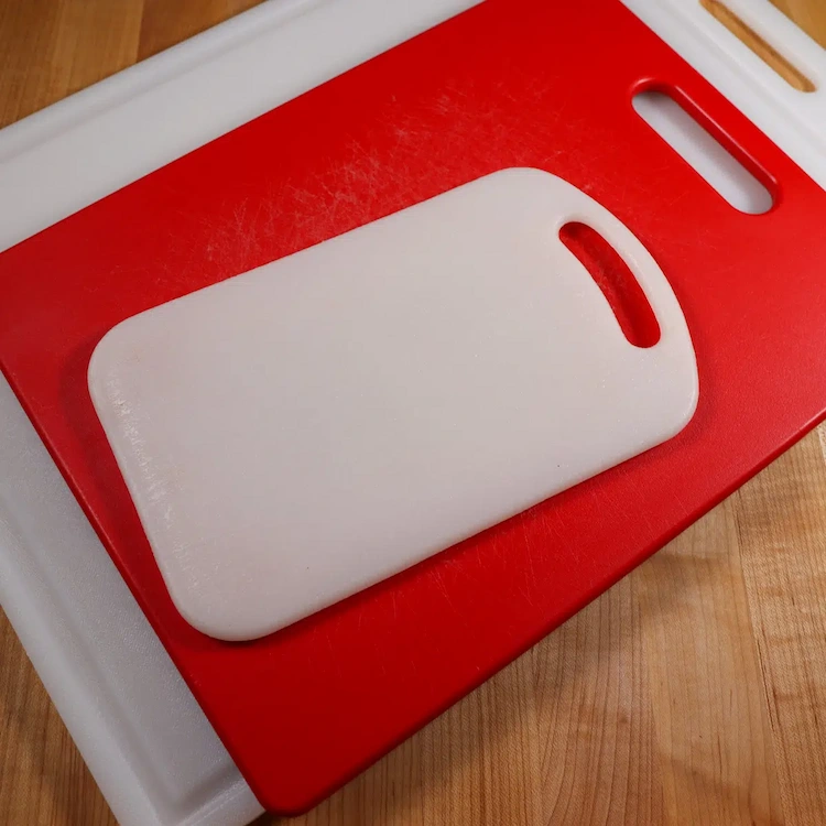 How to clean plastic chopping boards