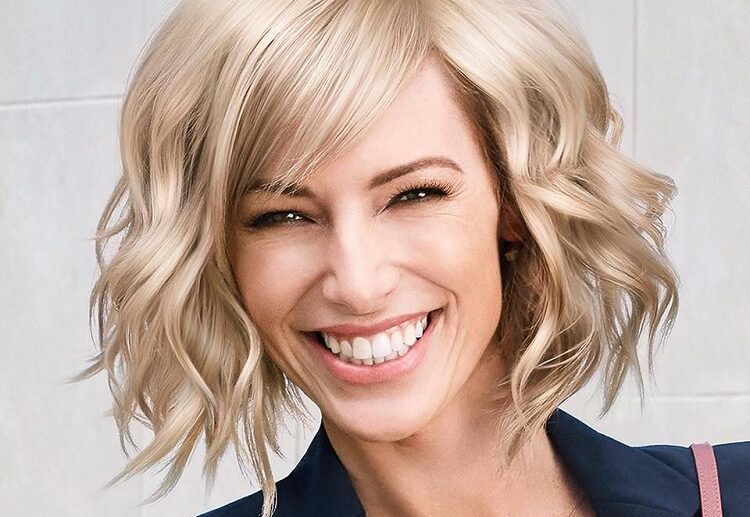 Layered-cuts-for-medium-length-hair-are-really-trendy-and-stylish-in-fall-2022