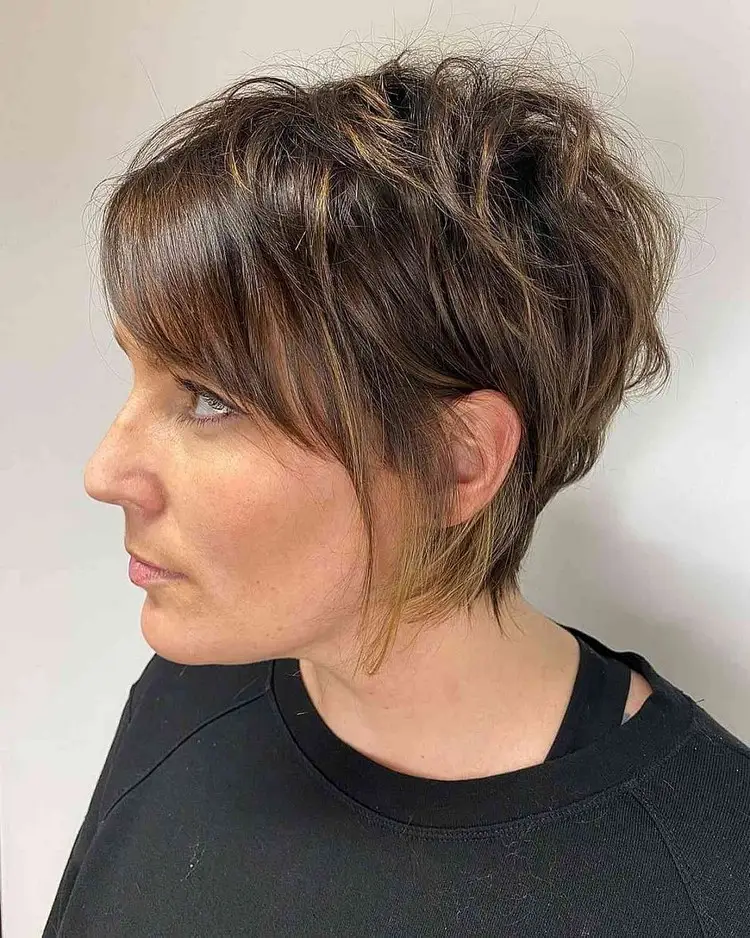 This chin length hairstyle with bangs is perfect for women who want to keep texture