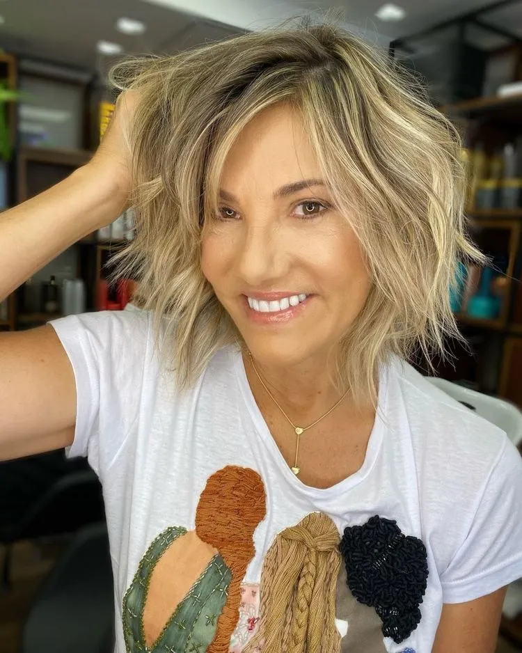 Trendy Short Haircuts for Fall Winter 2022 Choppy Bob Haircut