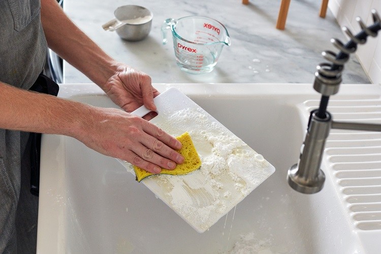 baking soda odor eliminator for cutting boards made of plastic