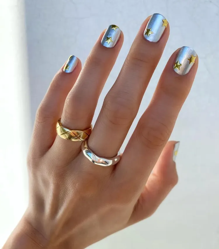 metallic nails decoration trend autumn 2022