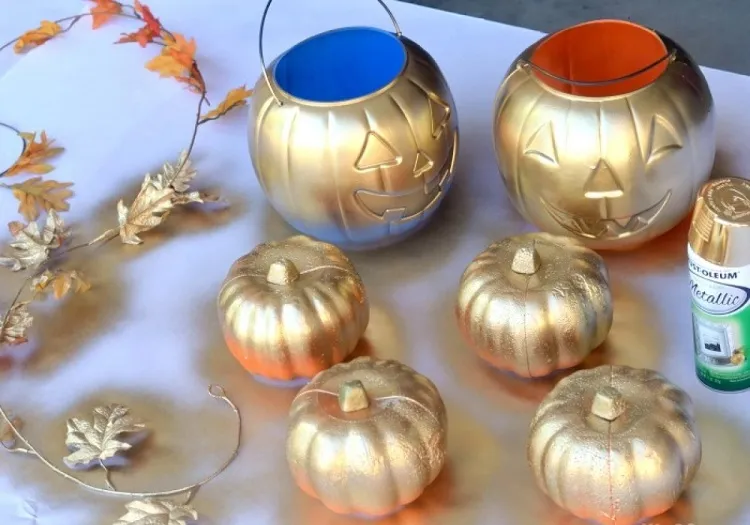 DIY Halloween 2022 table decoration cheap plastic pumpkins spray paint