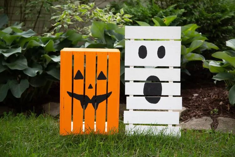 DIY Halloween decoration front yard ideas with pallets