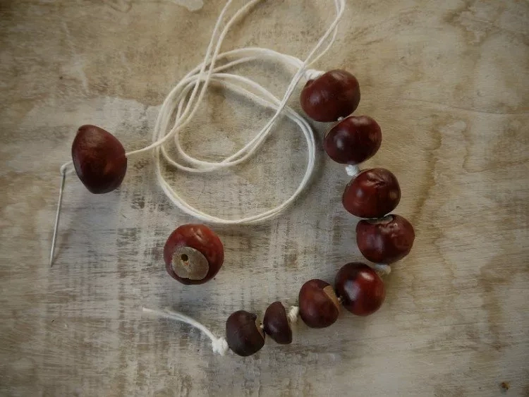 DIY chestnut garland for autumn mood at home